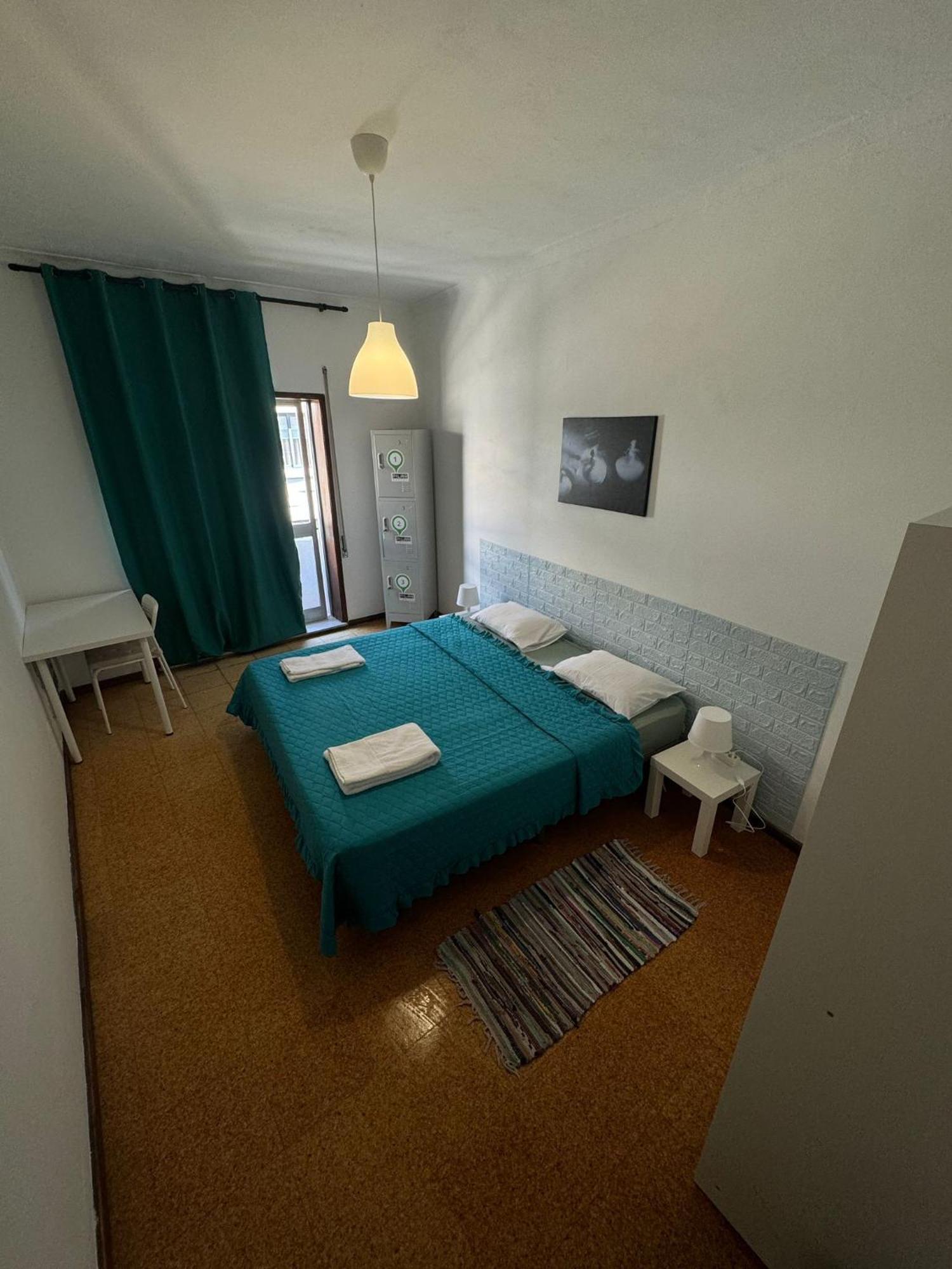 Quarto com Cama de Casal ou 2 de Solteiro