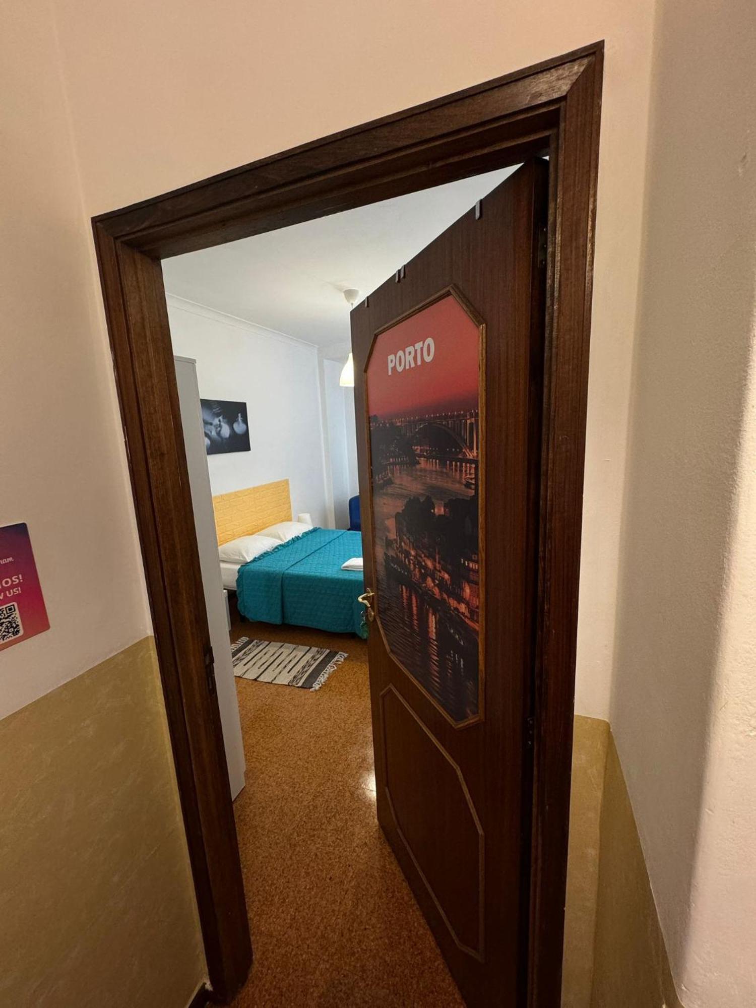 Quarto com Cama de Casal ou 2 de Solteiro